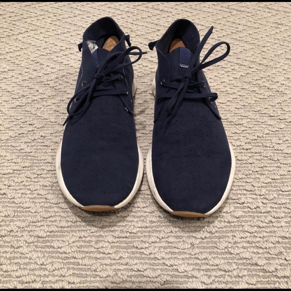 Men’s Steve Madden casual boots.